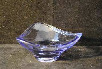 Asbak van paars getint glas